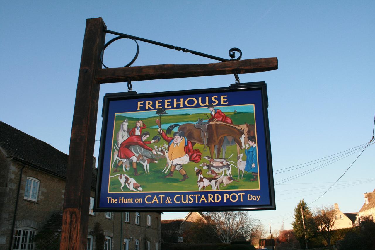 Cat And Custard Pot Inn Shipton Moyne 外观 照片